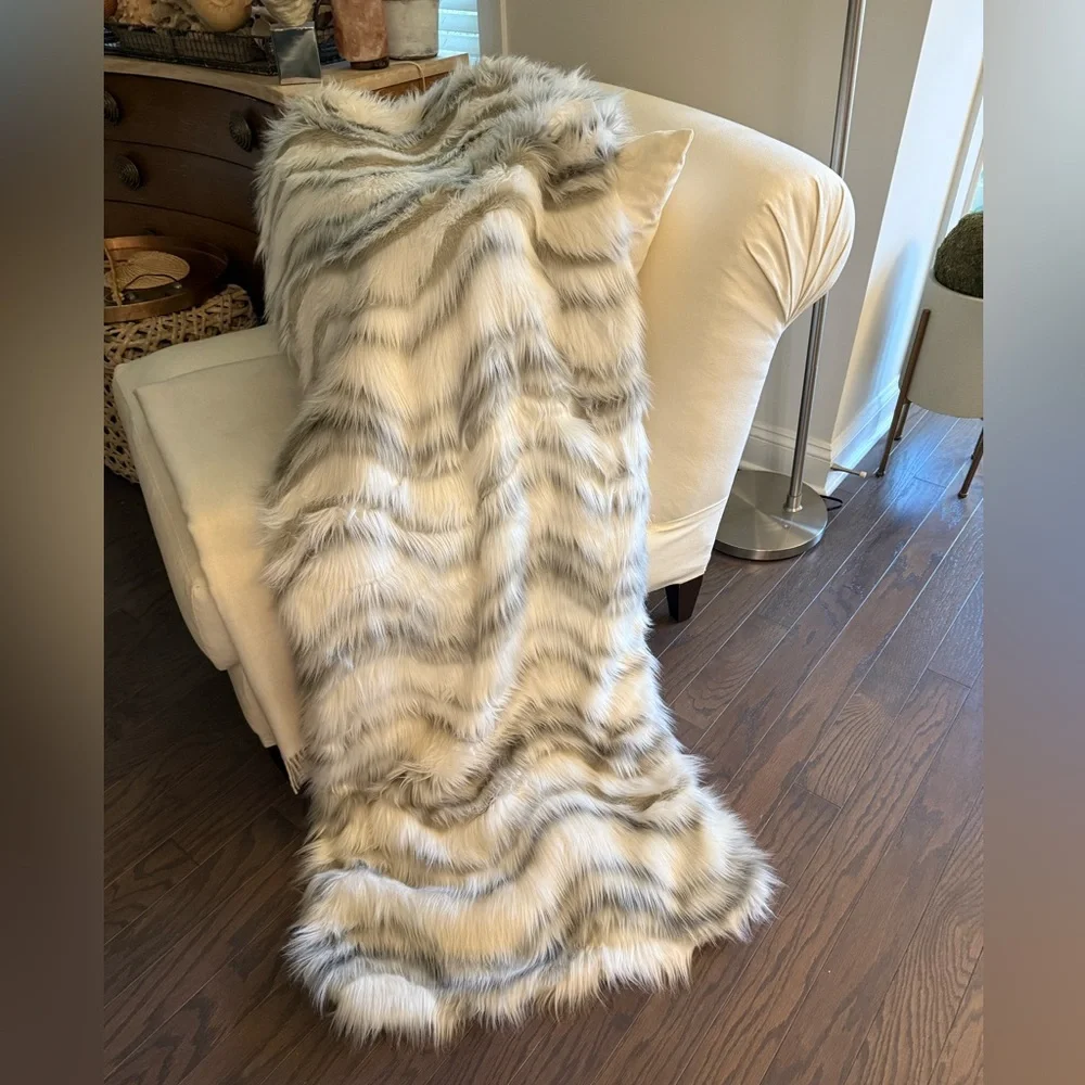 UGG Rosia Throw 50